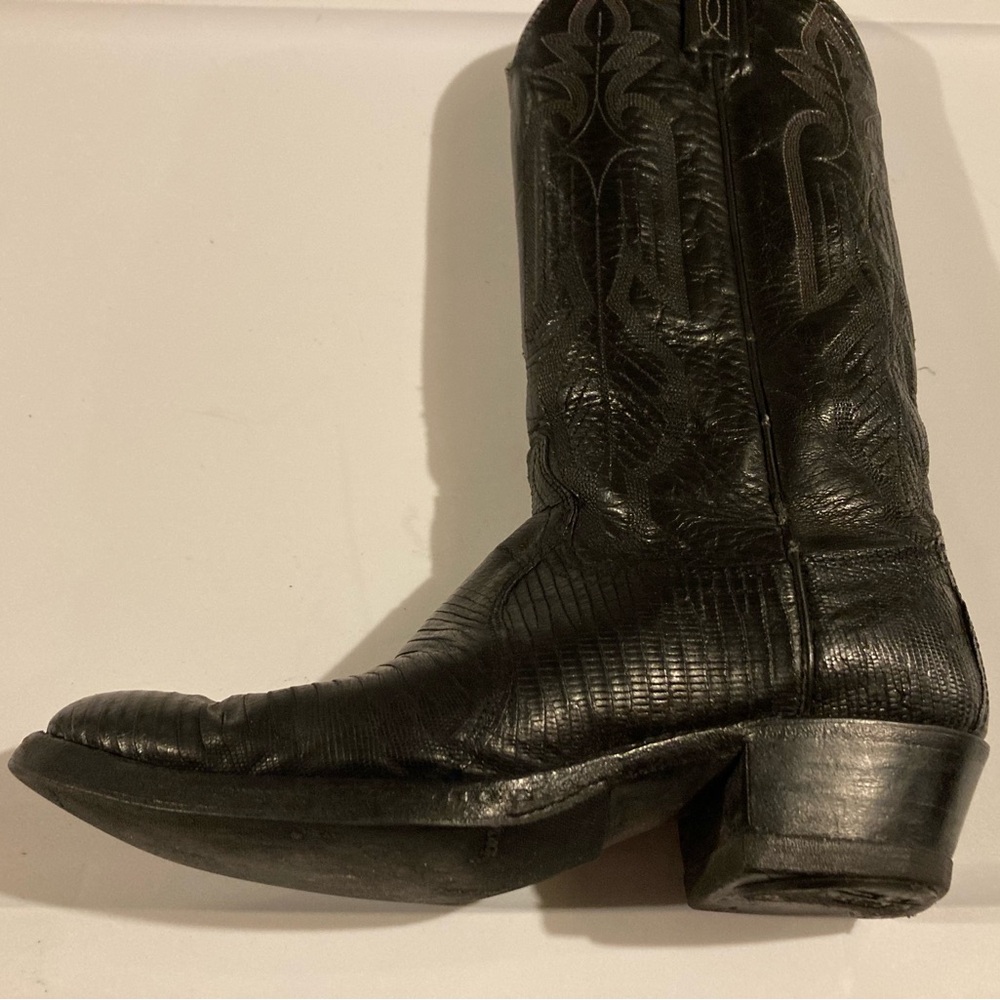Women’s Dan Post black lizard round toe boots.